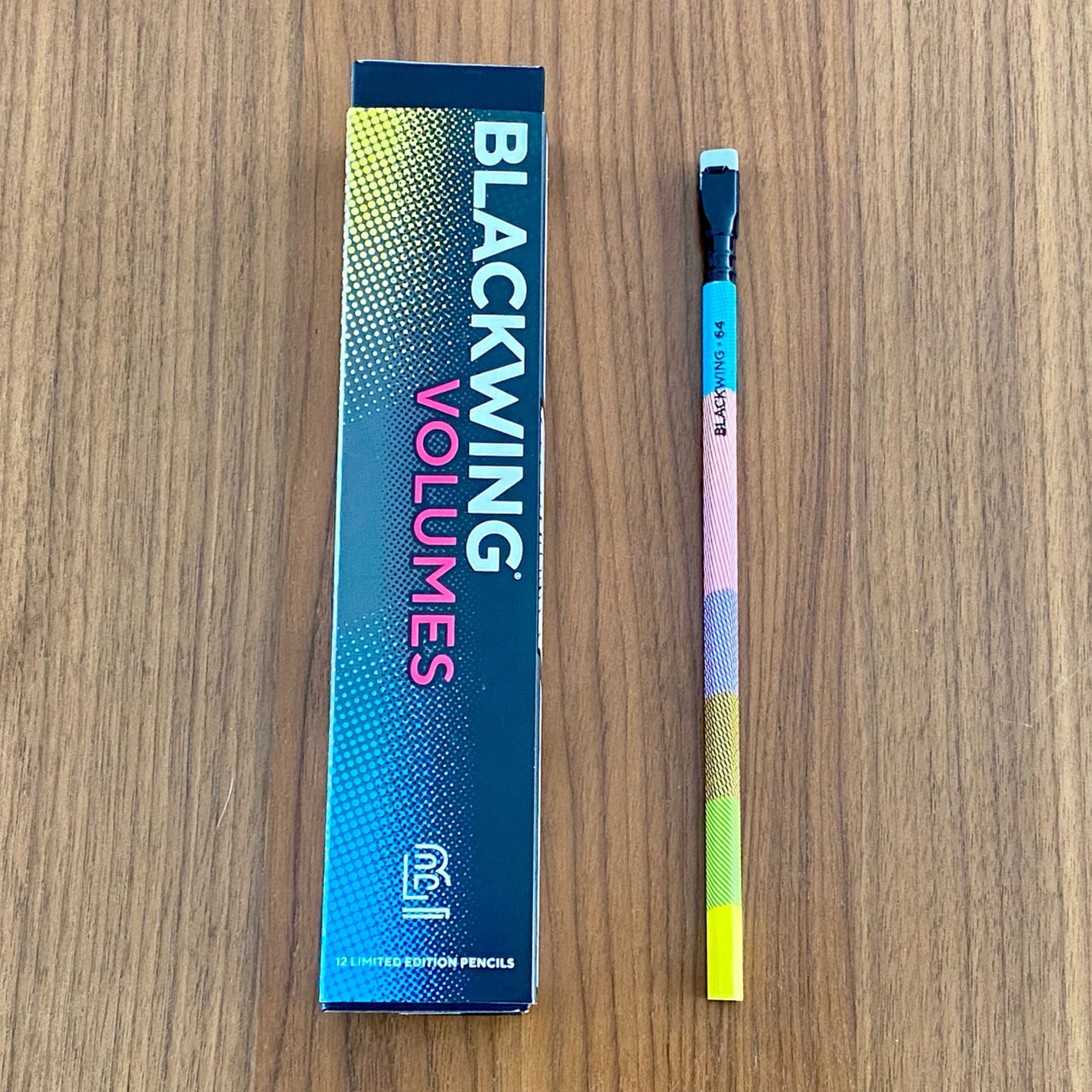 Lápiz Blackwing Vol.64 + caja original. Comics (1 lápiz)
