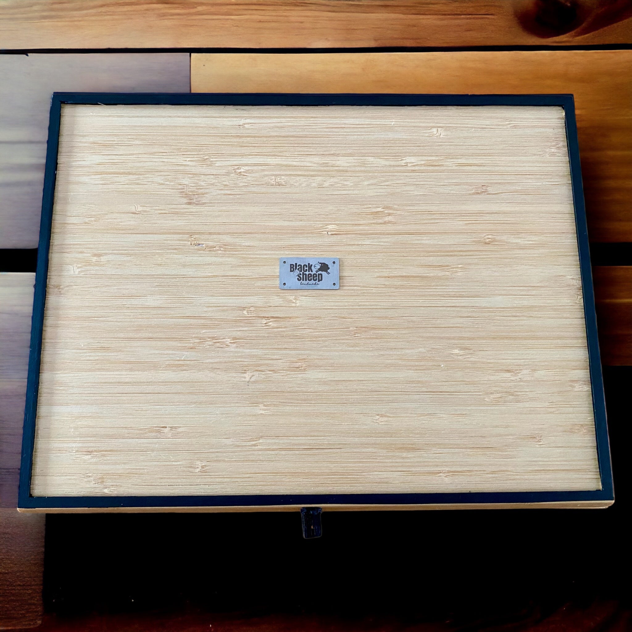 Caja de madera para lápices. Black Sheep Handmade