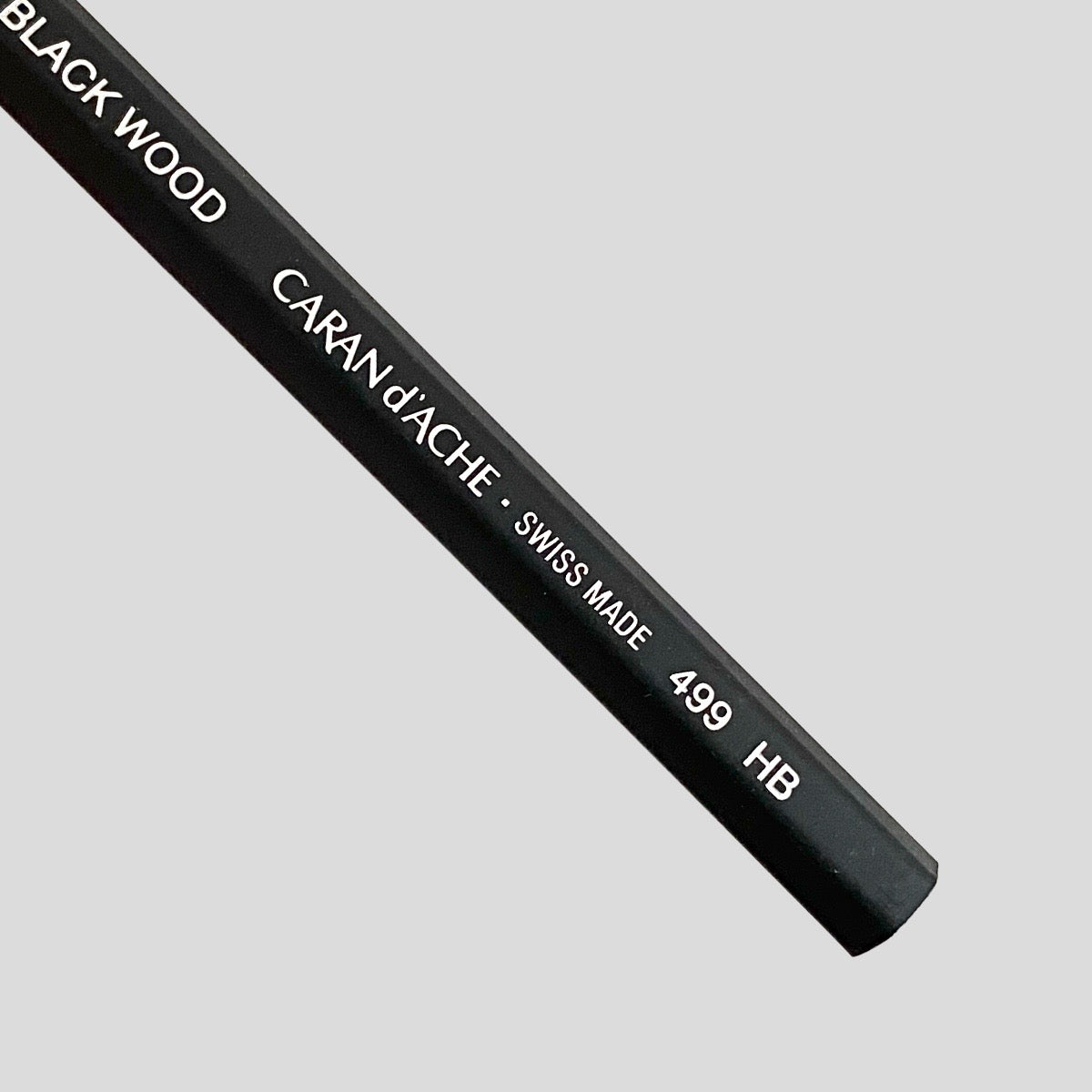 Lápiz Black Wood 499. HB. Caran D´Ache