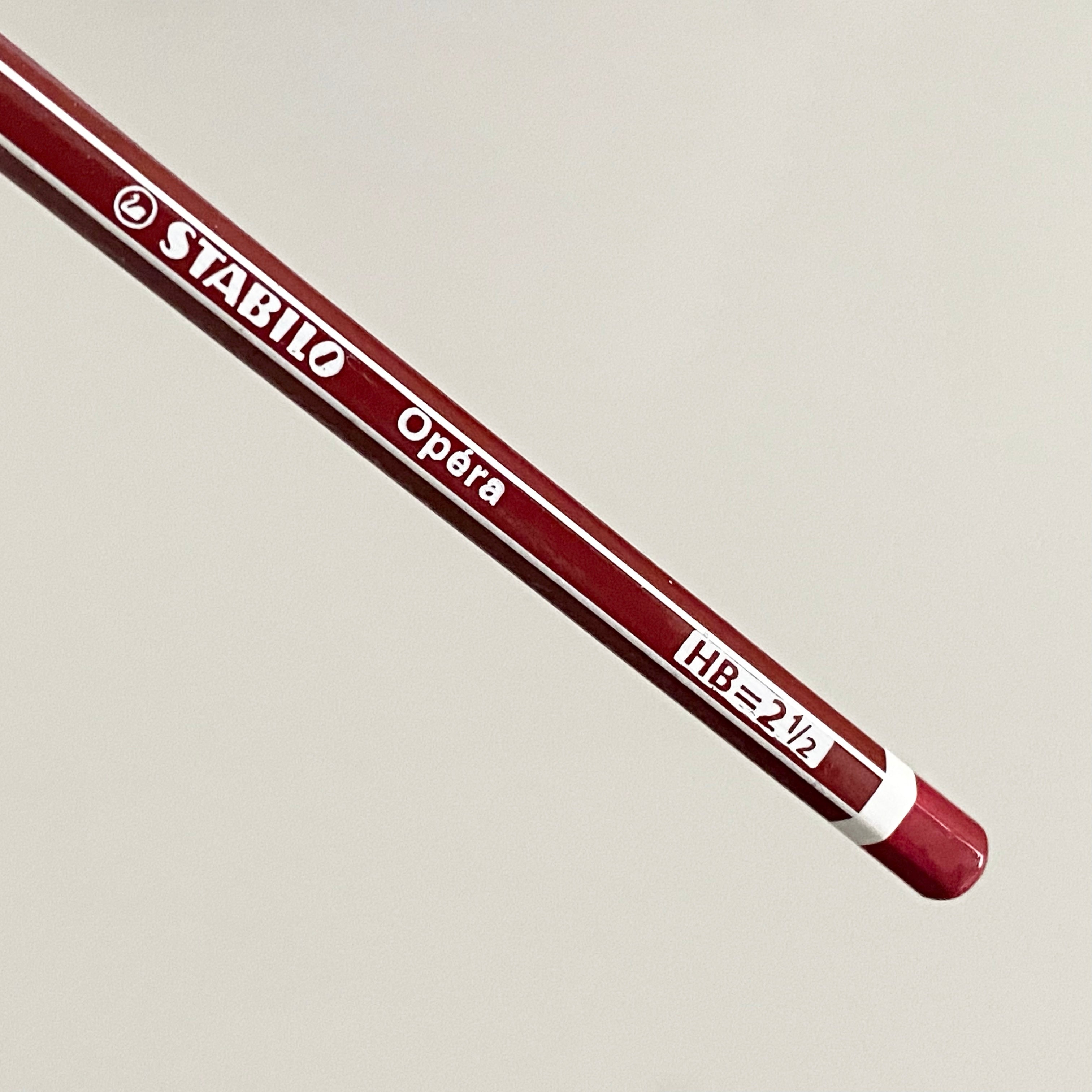 Lápiz Opéra. HB. Stabilo