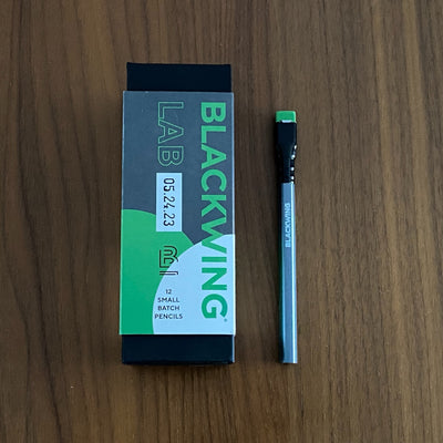 Lápiz Blackwing Lab.05.24.23 + caja original (1 lápiz) - Black Sheep Handmade