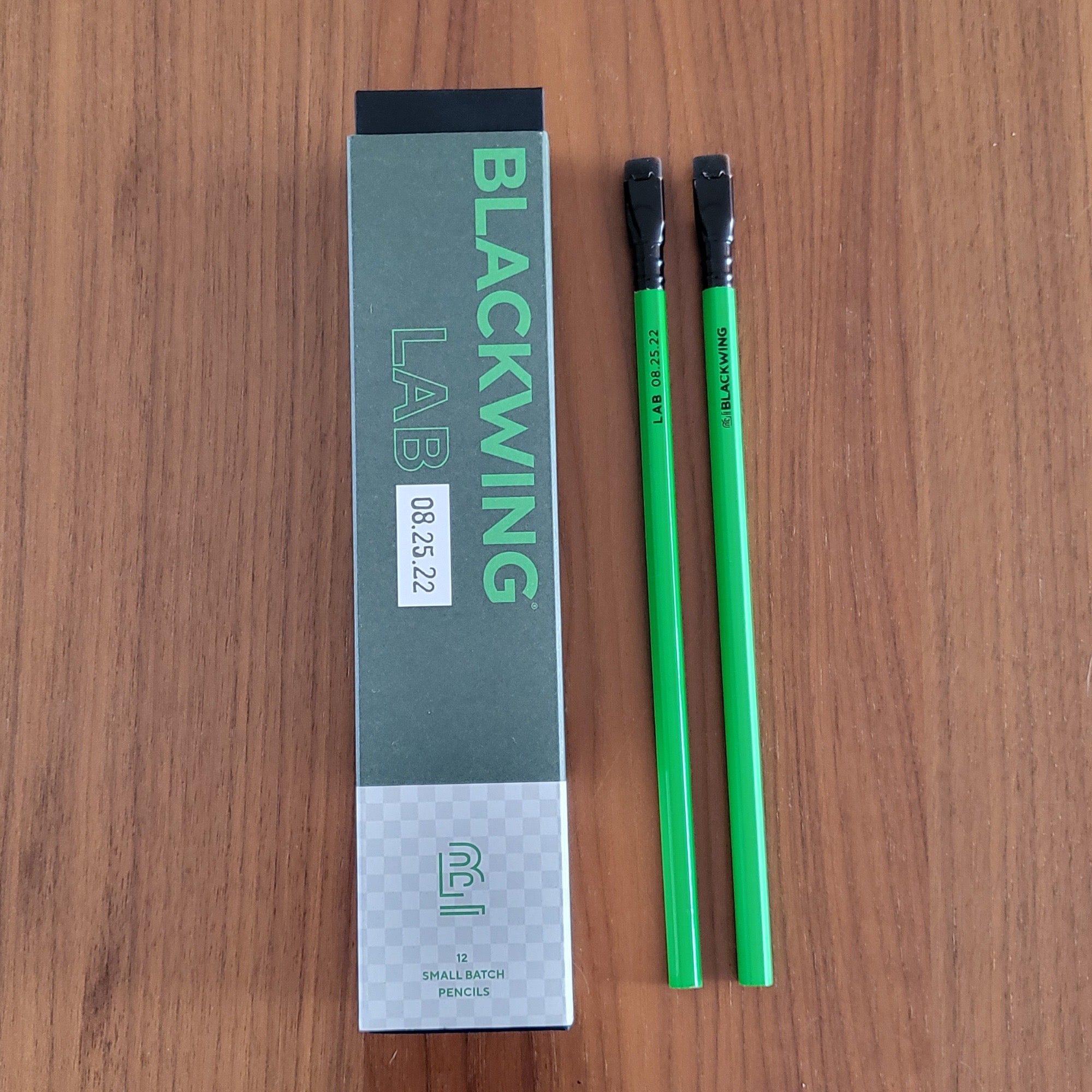 Lápiz Blackwing Lab.08.25.22 + caja original (2 lápices)