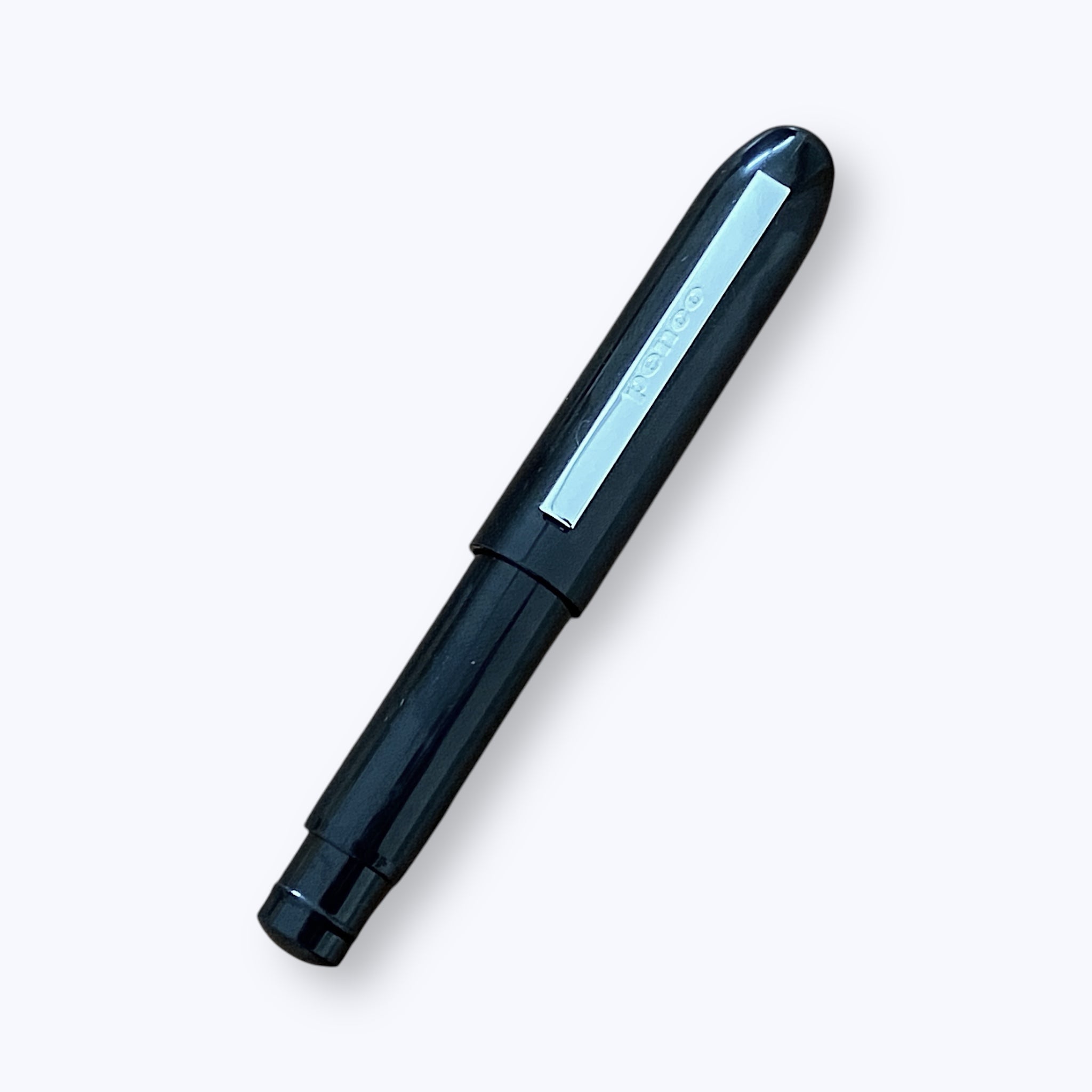 Portaminas Penco Bullet Pencil Light Black. Pequeño en tamaño. Enorme en personalidad.