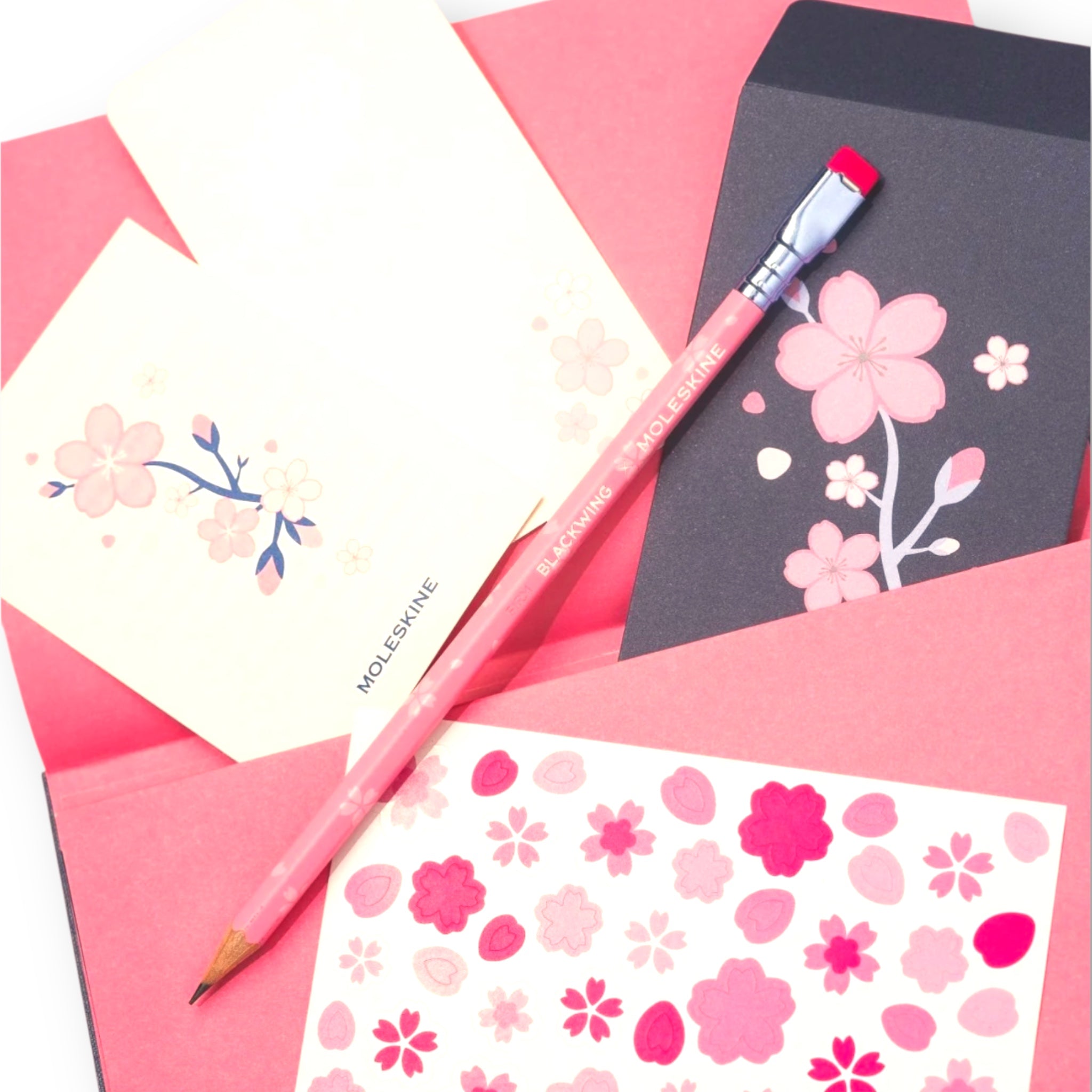 Set cuaderno + lápiz Sakura de Blackwing x Moleskine
