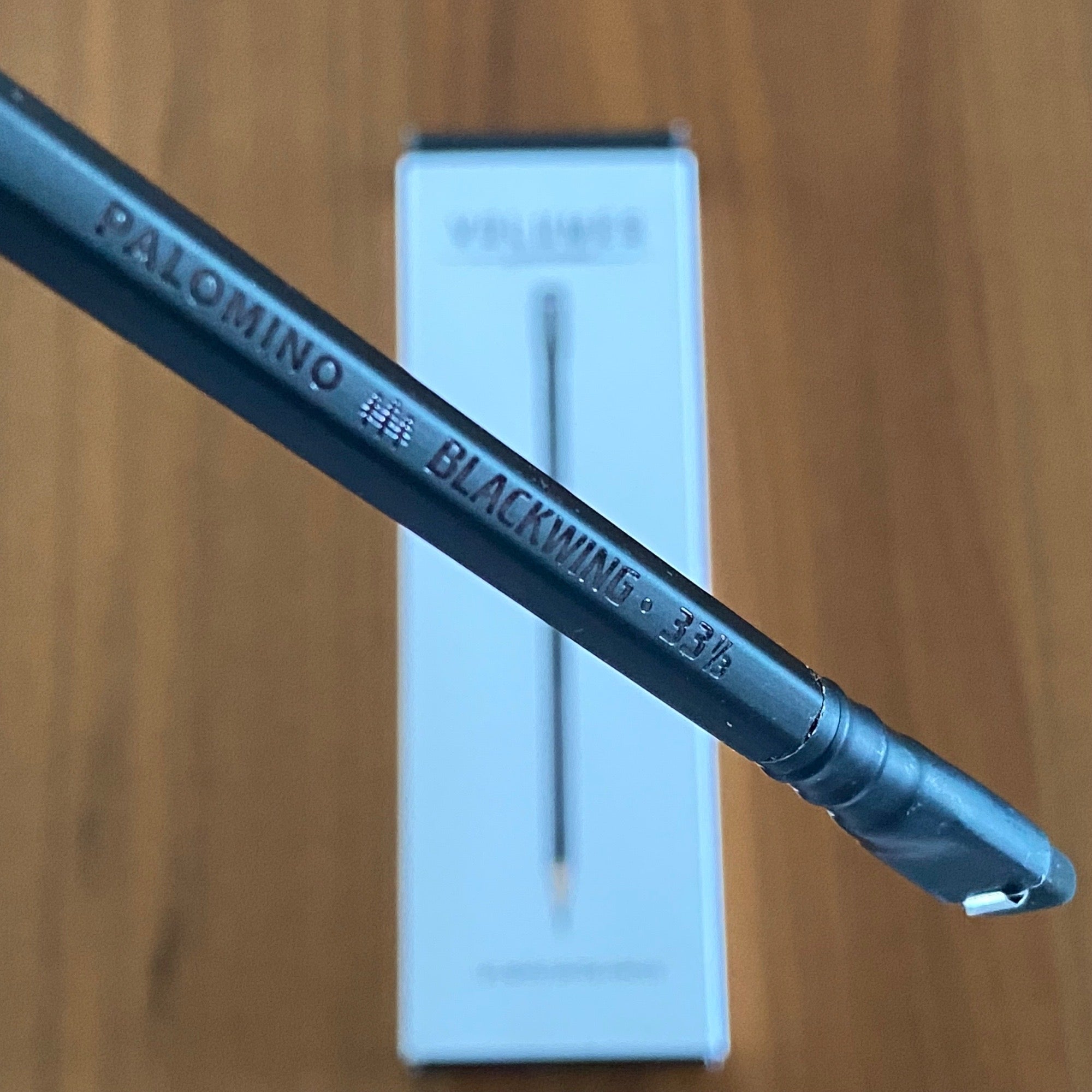 Lápiz Blackwing Volume 33 1/3 + caja original (1 lápiz) - Black Sheep Handmade