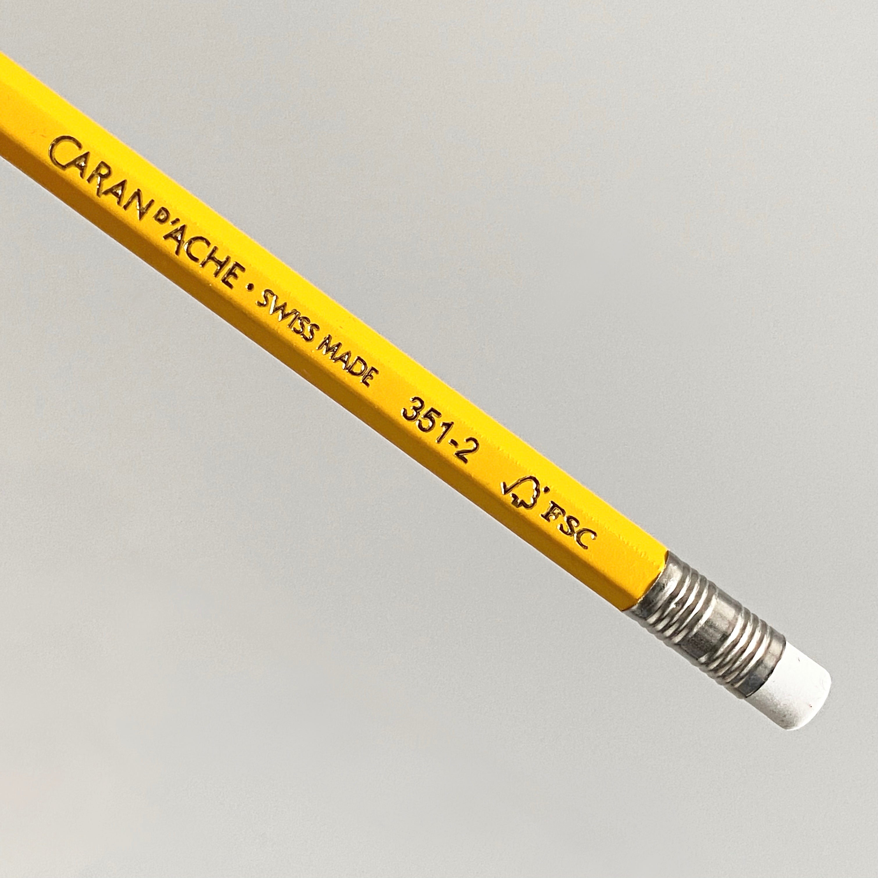 Lápiz Amarillo 351-2 HB. Caran D’Ache