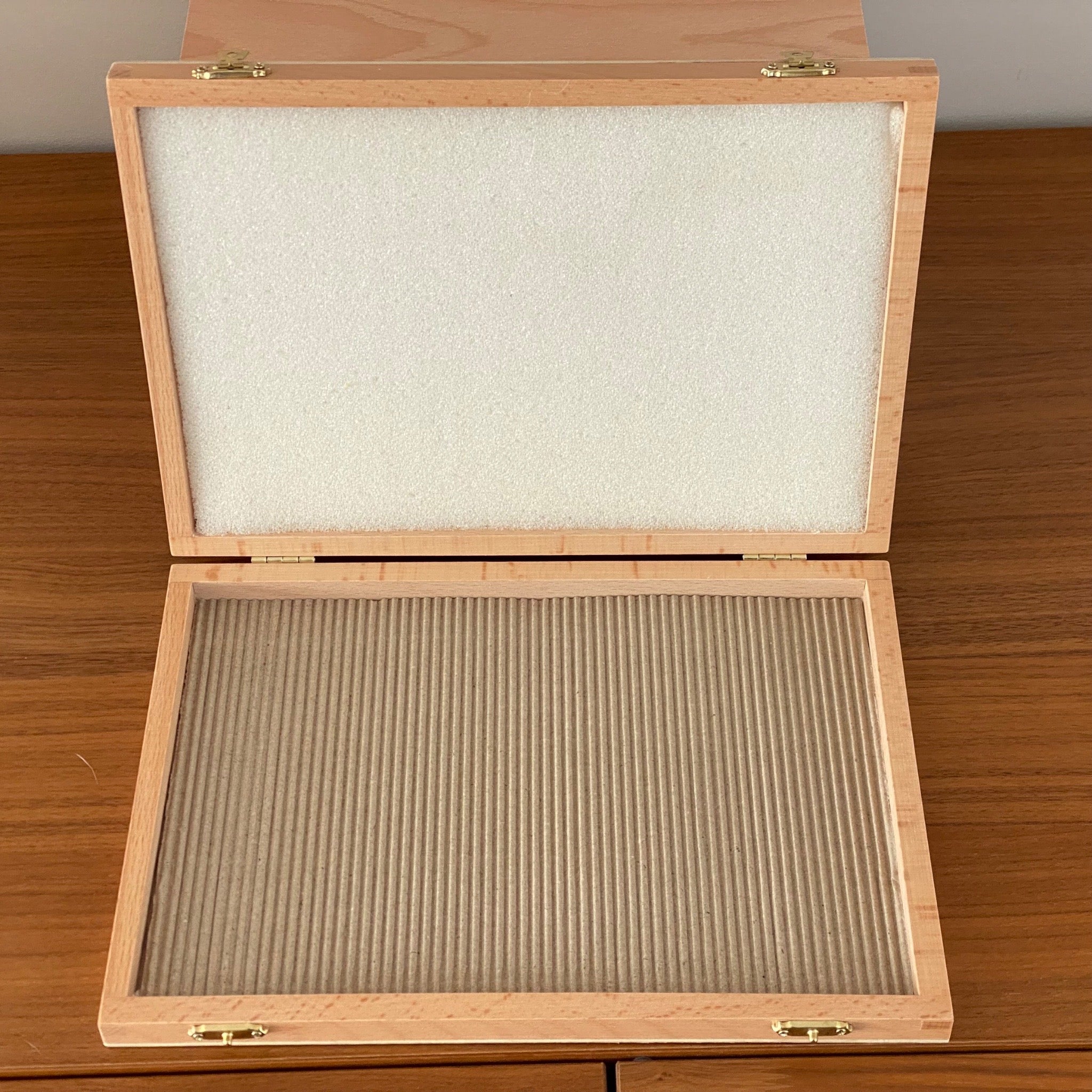 Caja de madera para lápices. Boesner