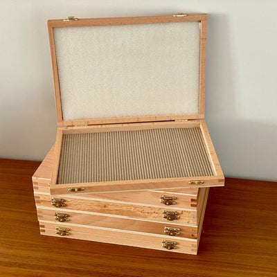 Caja de madera para lápices. Boesner - Black Sheep Handmade